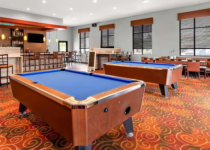 Western Saluki Hotel