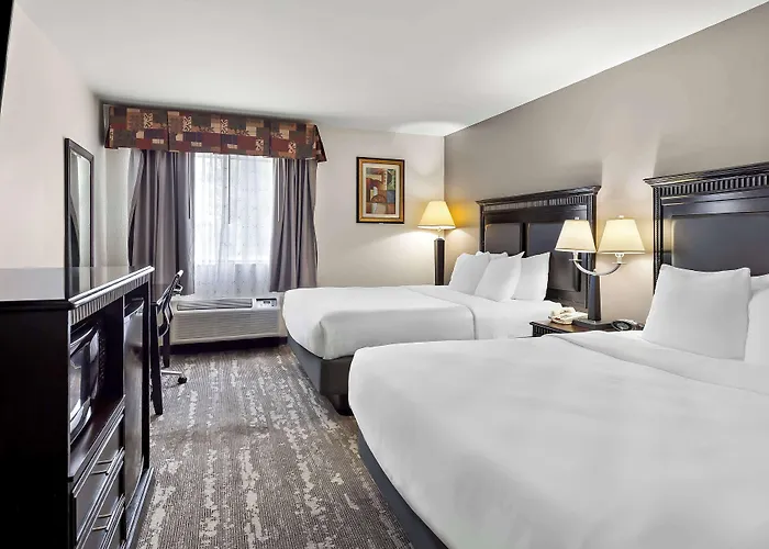 Western Saluki Hotel