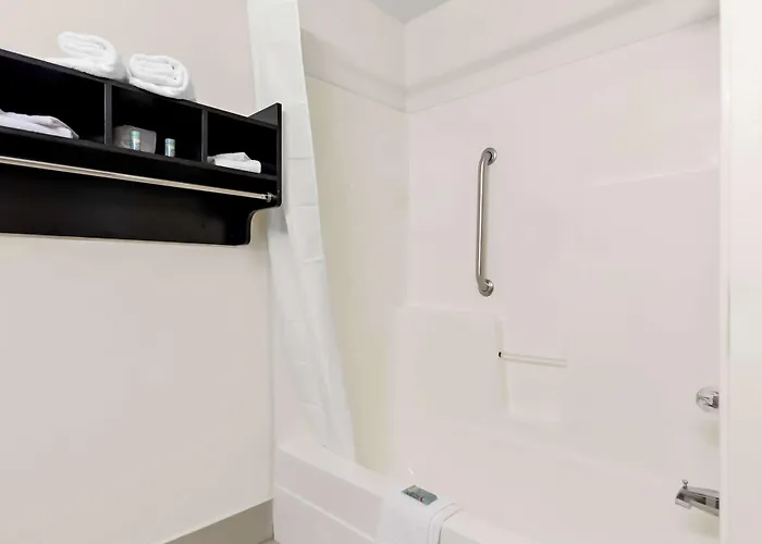 Western Saluki Hotel 3*